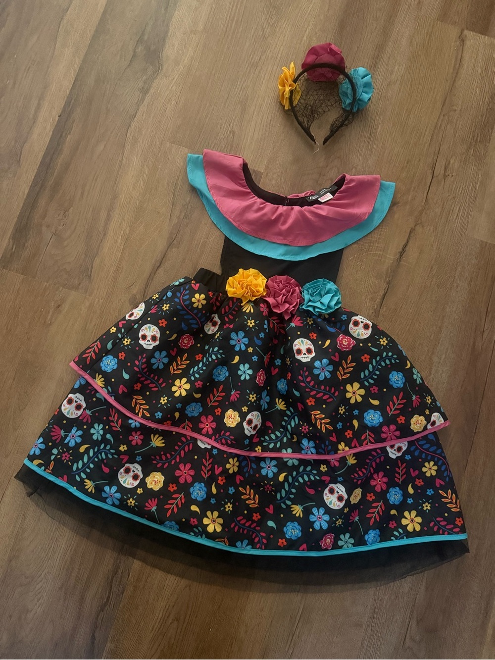 ZARA costume skulls and flowers